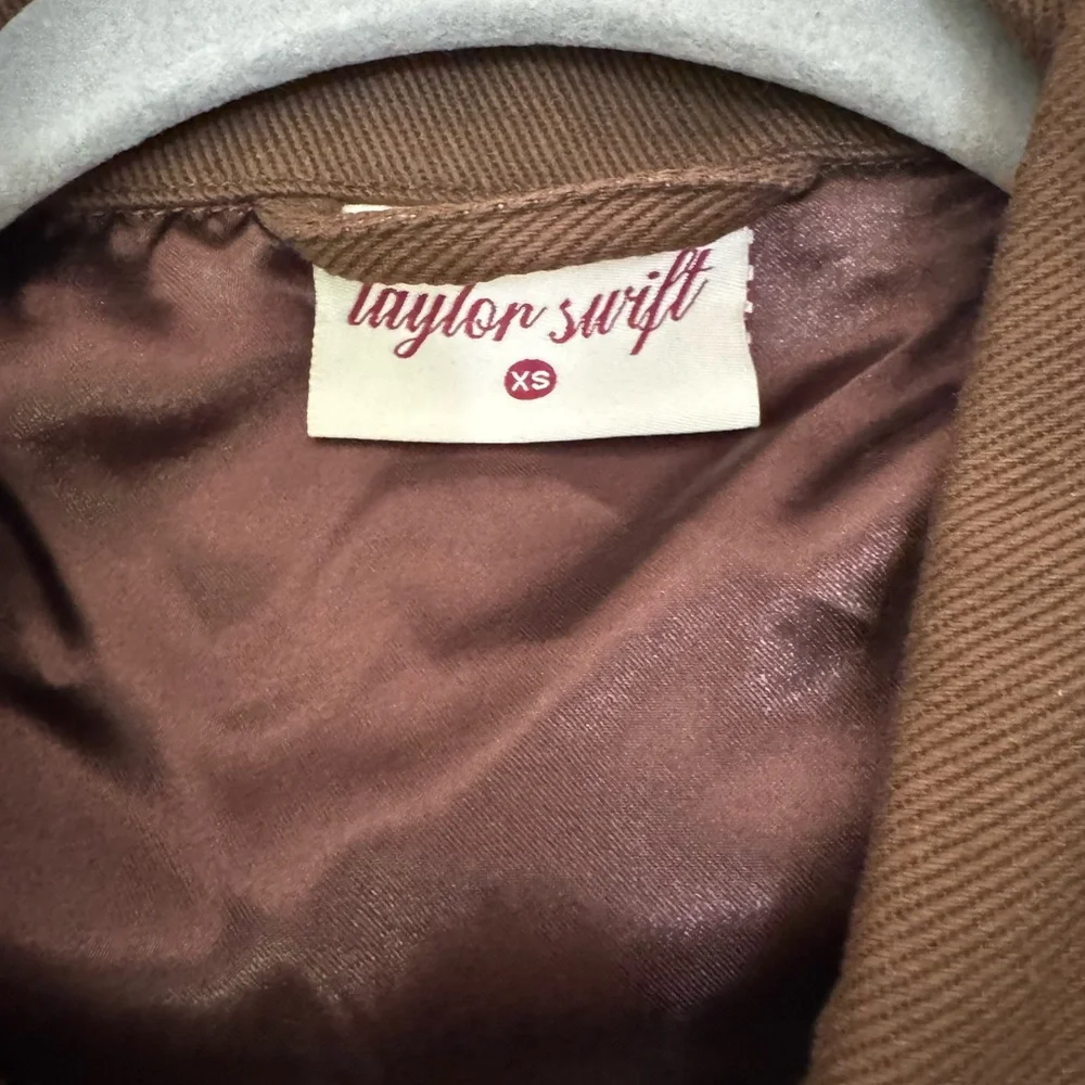 Taylor Swift surprise song piano jacket - Picture 2 of 5